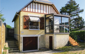 Beautiful home in Hauteville-sur-Mer w/ WiFi and 3 Bedrooms